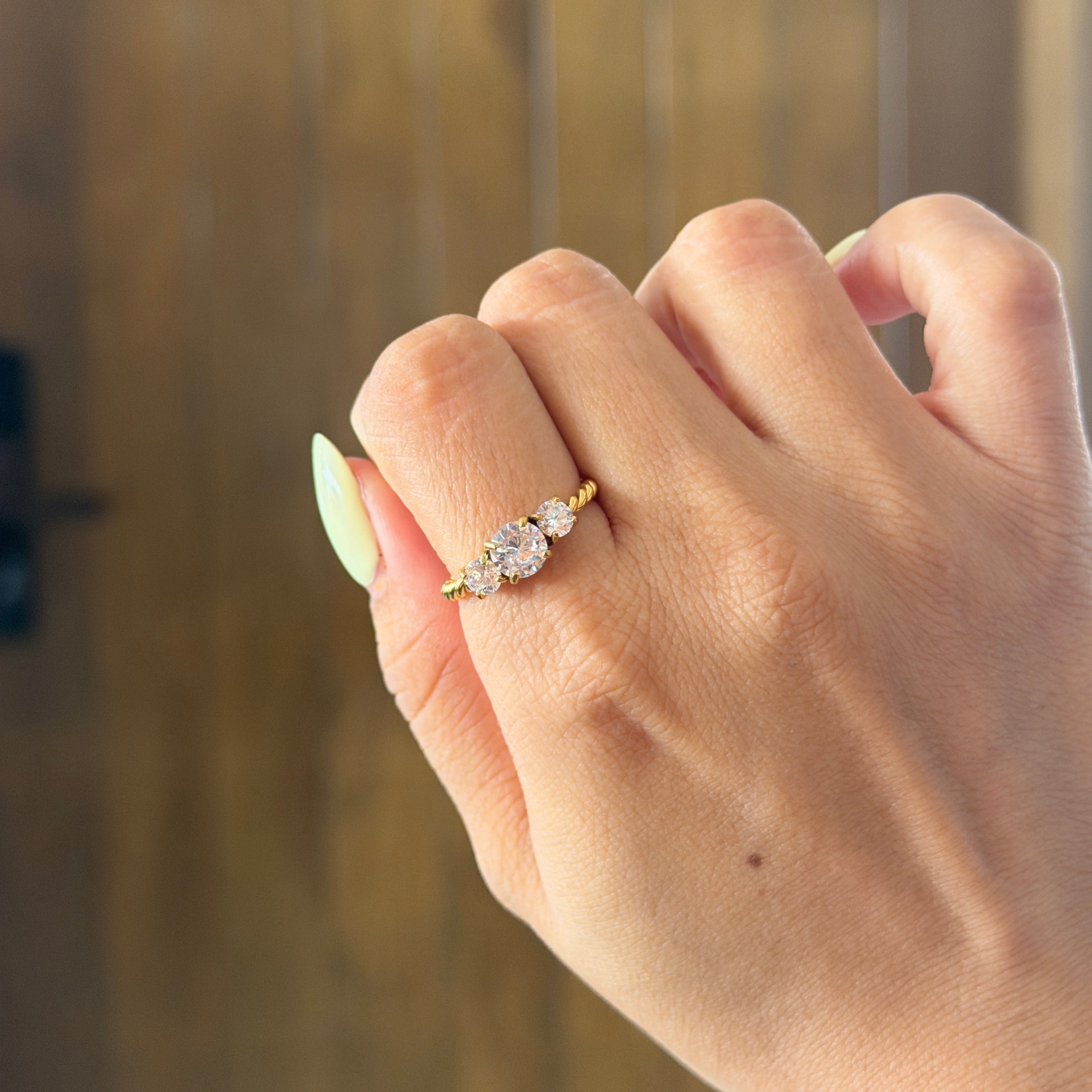 Comprar Anillo Dalia en Joyería Chabacano