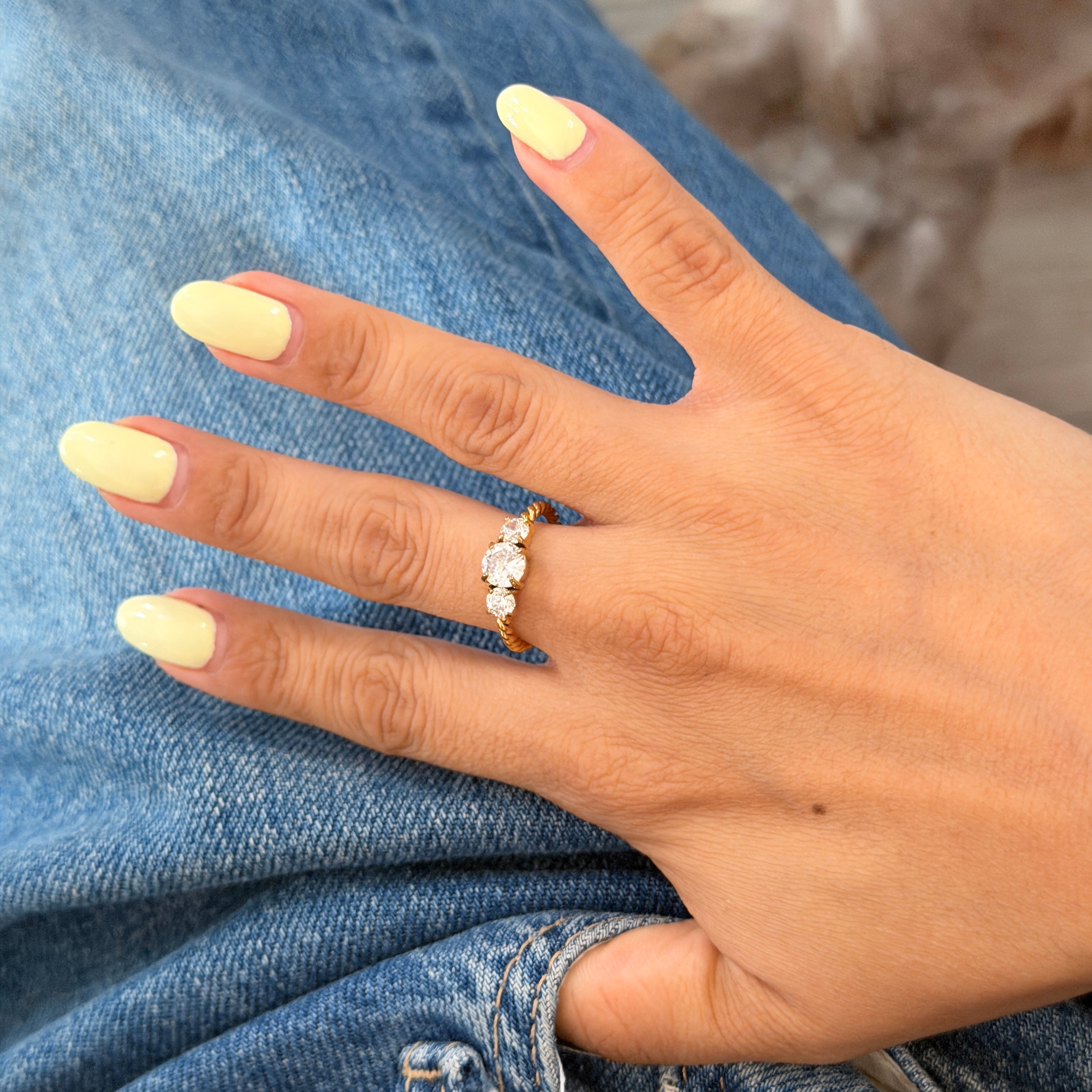Comprar Anillo Dalia en Joyería Chabacano